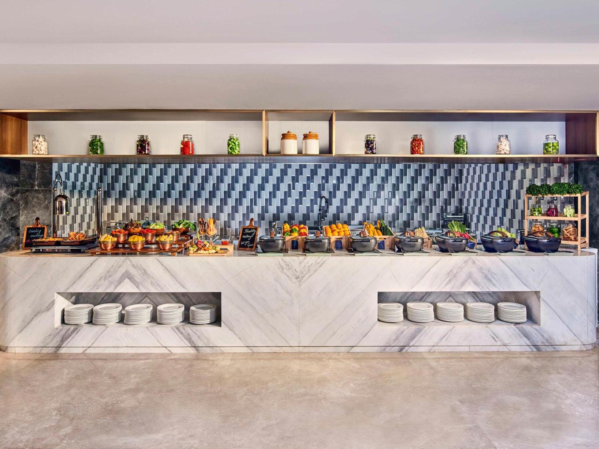 Novotel Mumbai International Airport 외부 사진 The buffet at the hotel