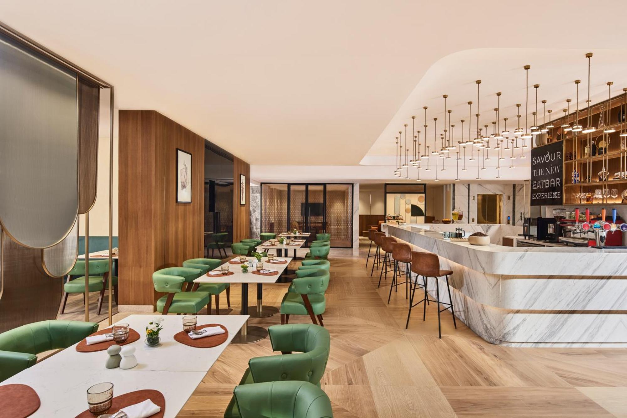 Novotel Mumbai International Airport 외부 사진 The Lounge at London Heathrow Airport
