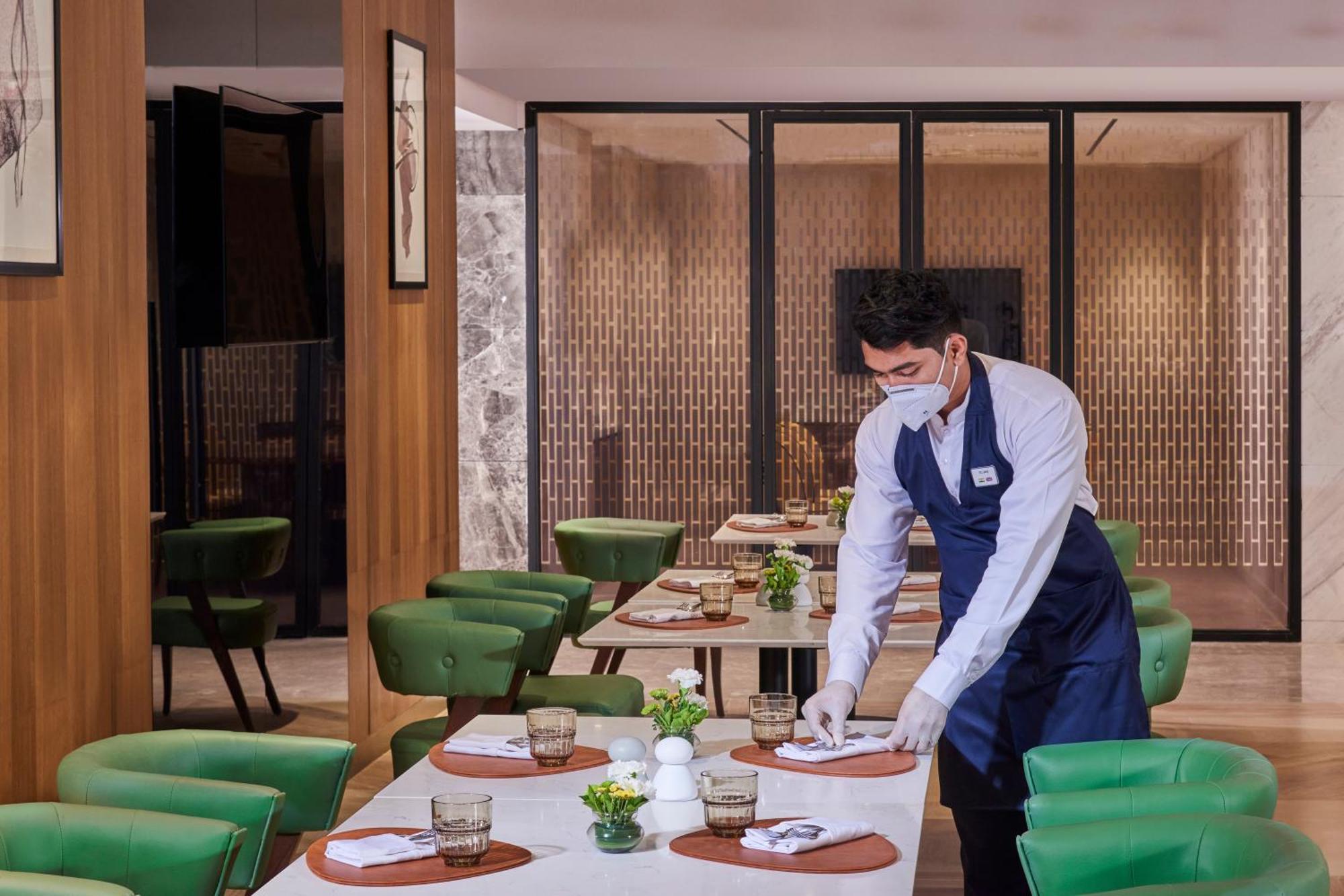 Novotel Mumbai International Airport 외부 사진 A restaurant in India